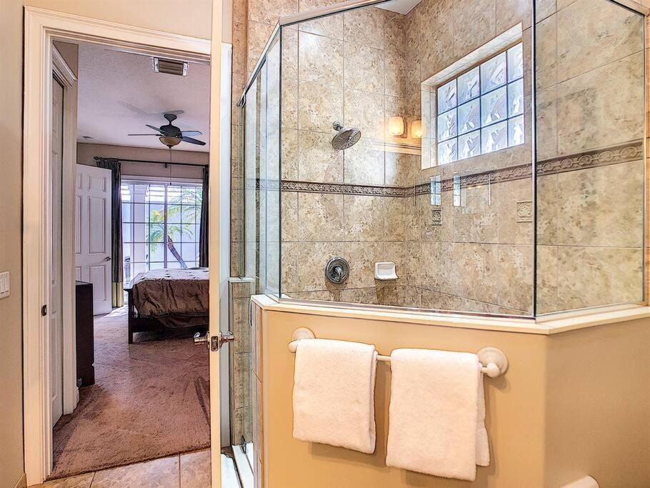 Two King En-Suites …Inside The Prestigious Reunion Resort 키시미 외부 사진