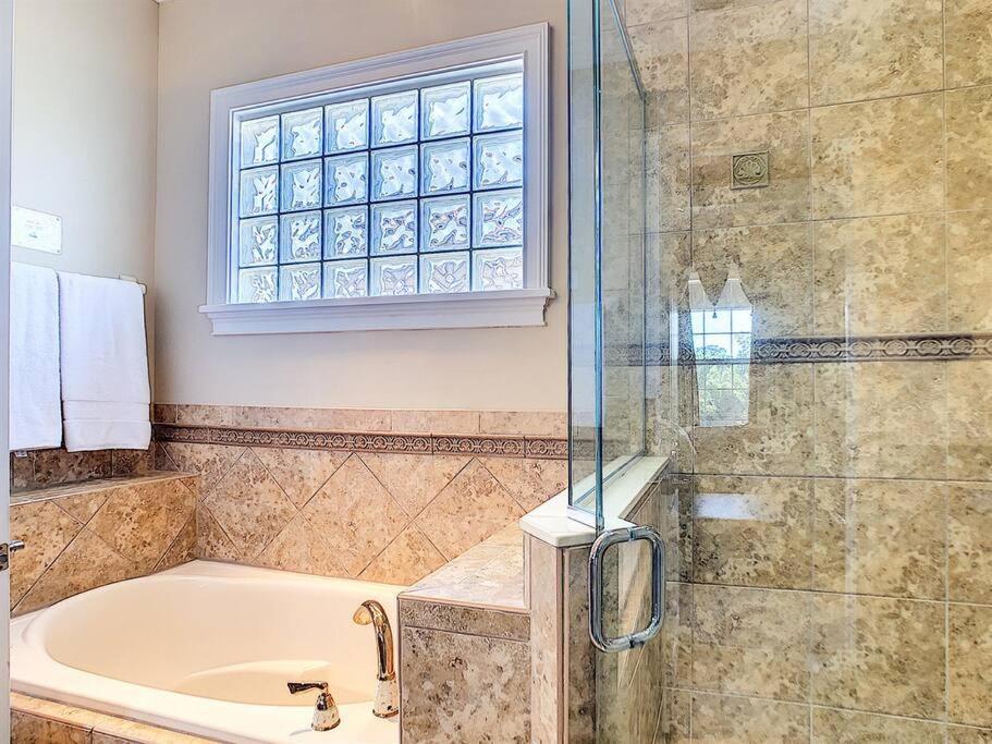 Two King En-Suites …Inside The Prestigious Reunion Resort 키시미 외부 사진